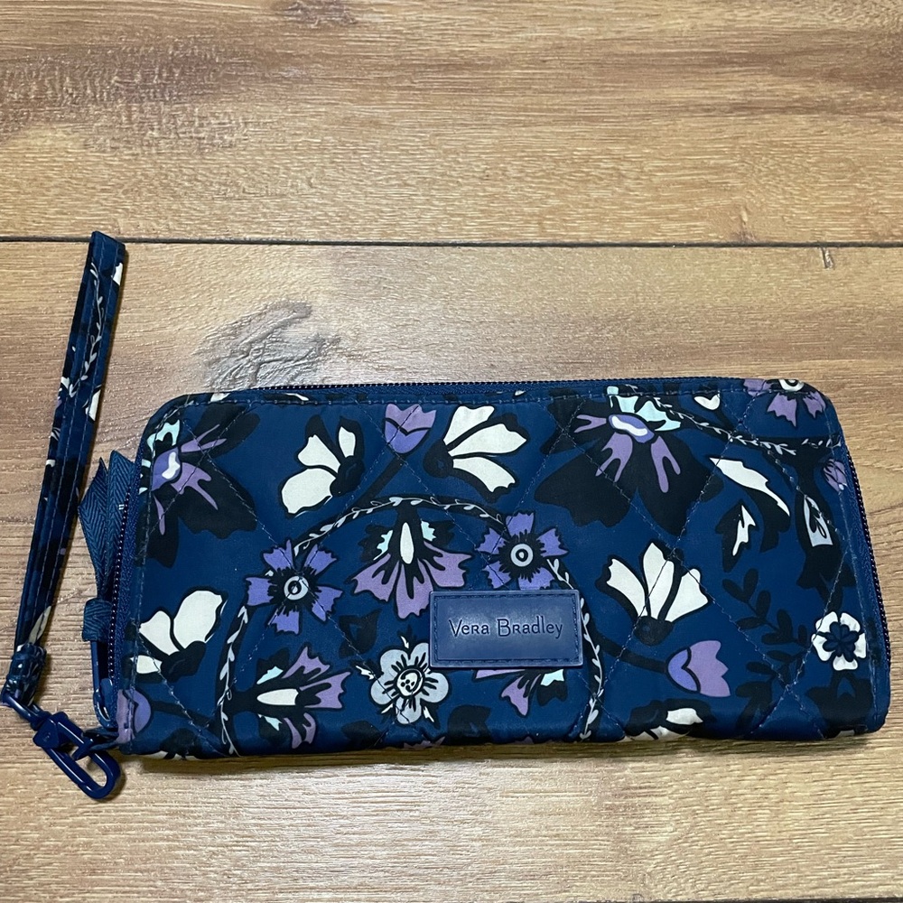 Vera Bradley Fleur Medallion Ultralight Rfid Nylon Accordion Wristlet
